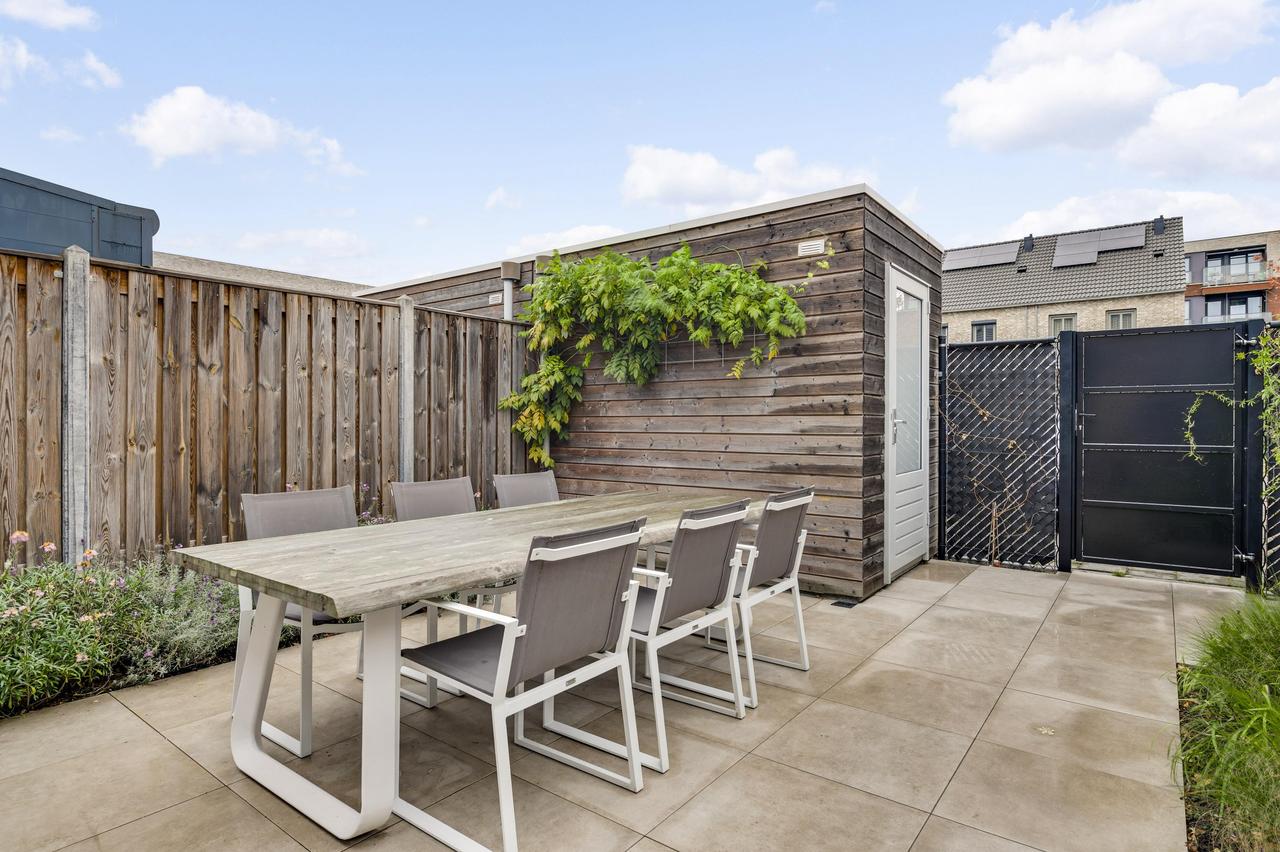 121 m² home with garden and parking - Image 4