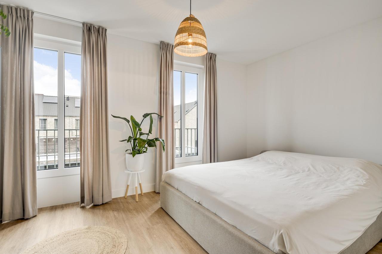 121 m² home with garden and parking - Image 15