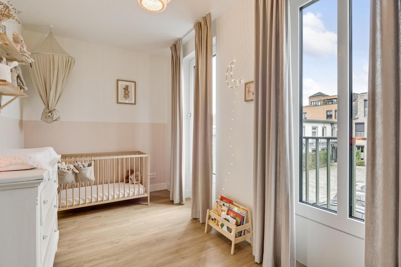 121 m² home with garden and parking - Image 17