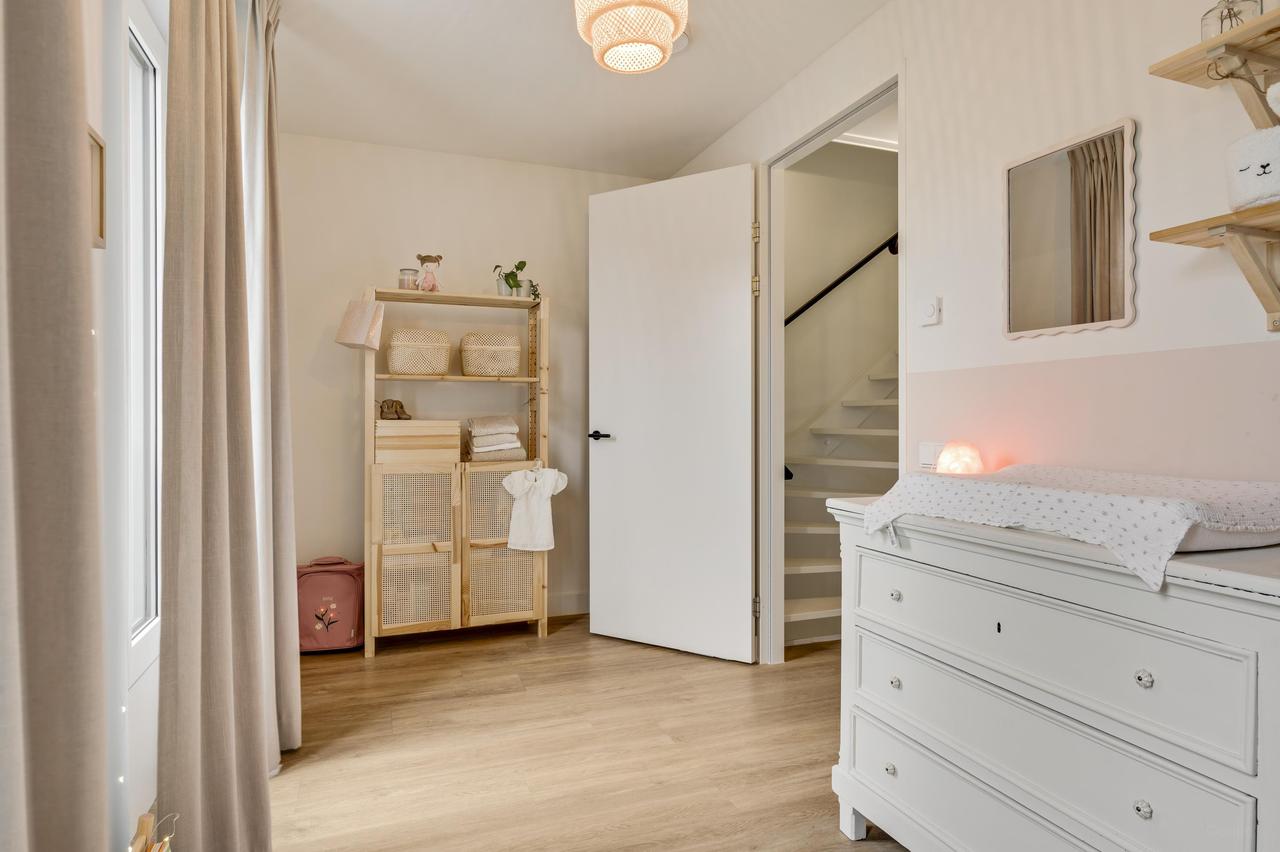 121 m² home with garden and parking - Image 18