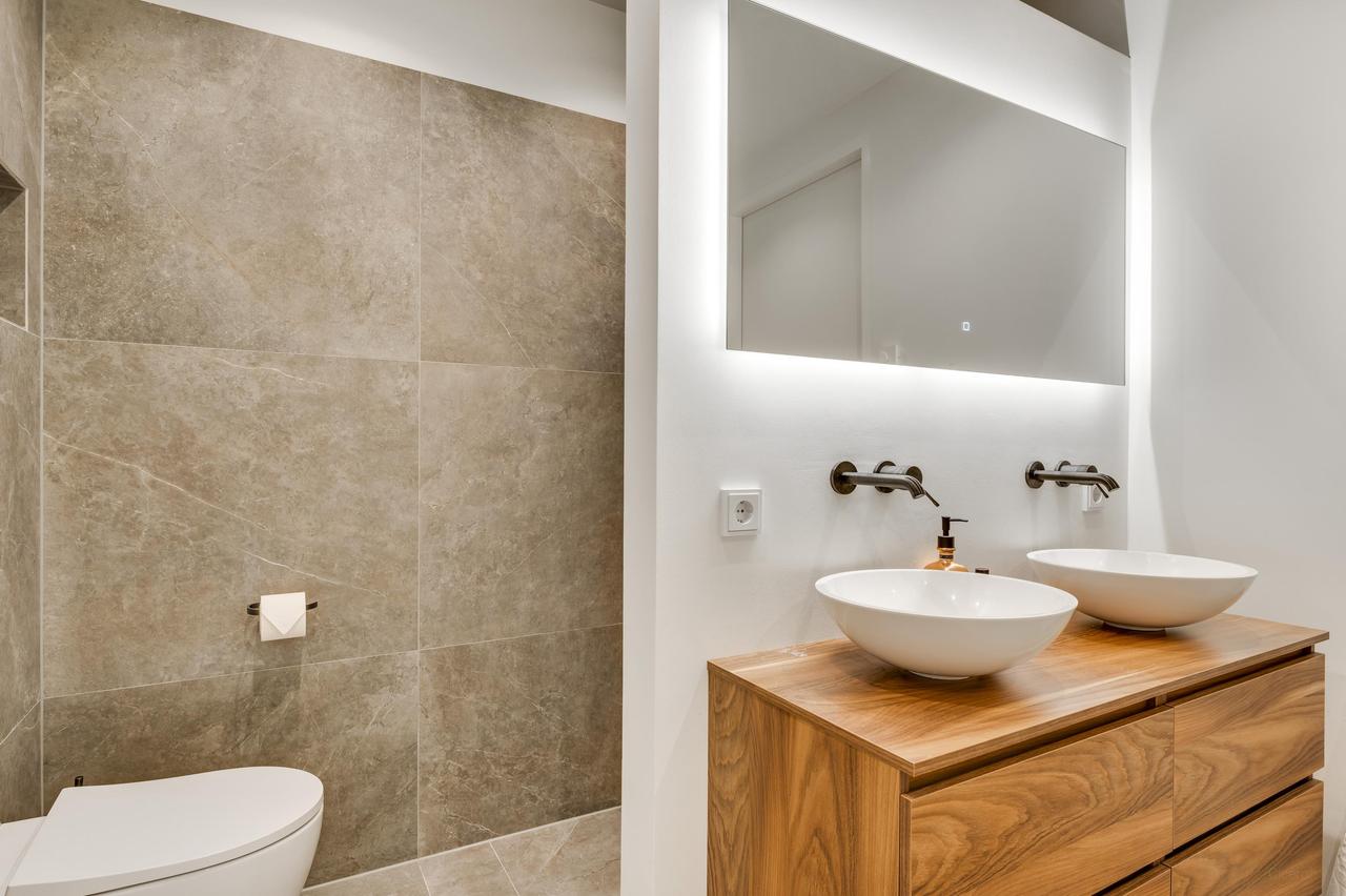 121 m² home with garden and parking - Image 20