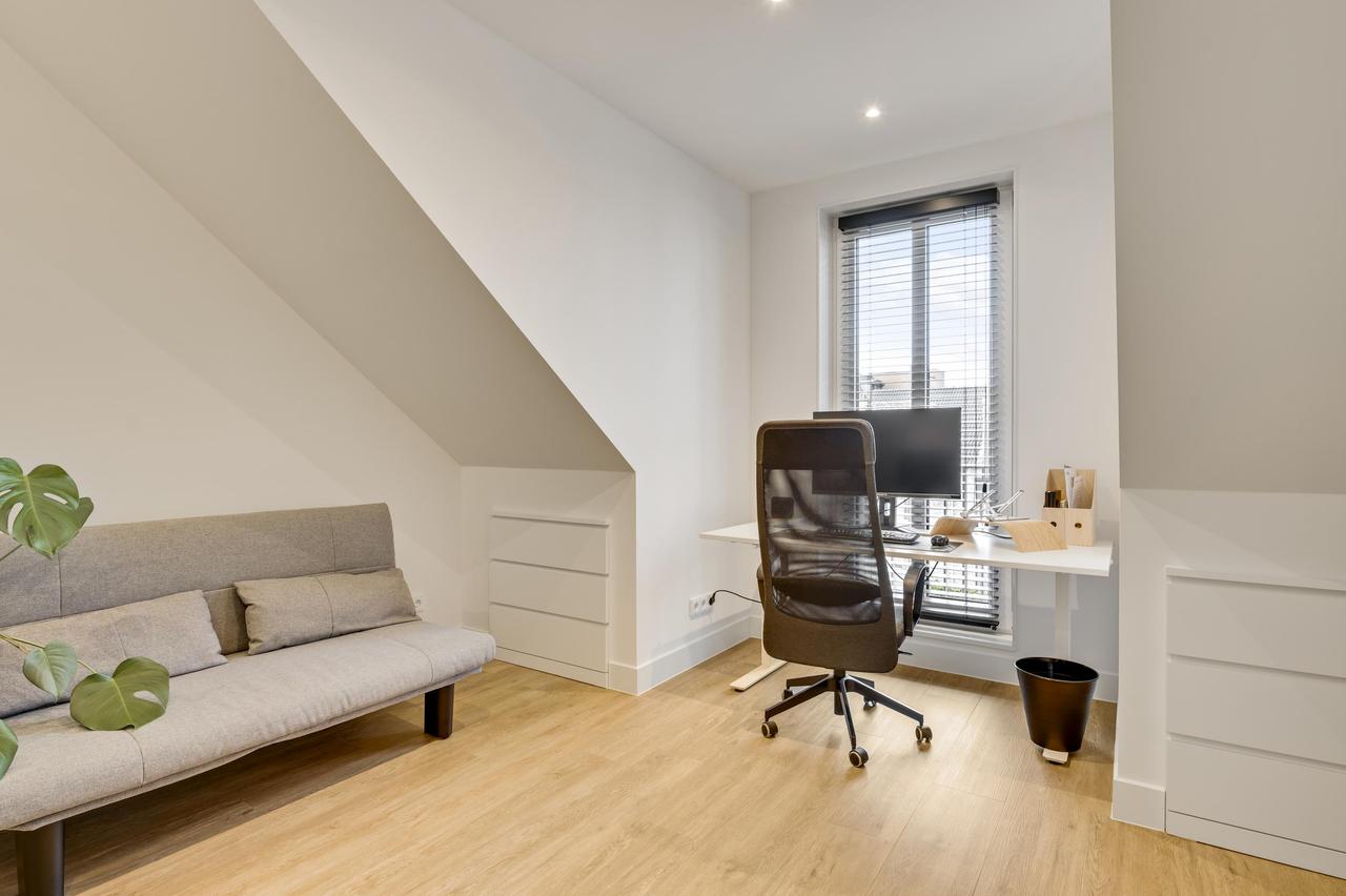 121 m² home with garden and parking - Image 22