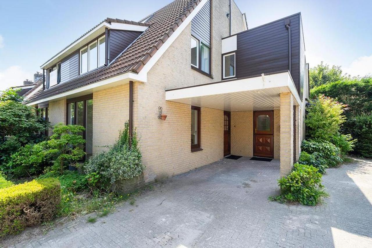 4-Bedroom Family Home in Wassenaar - Image 1