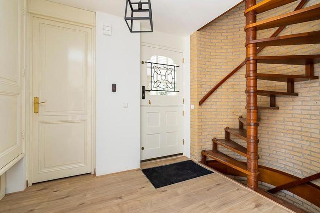 4-Bedroom Family Home in Wassenaar - Image 2
