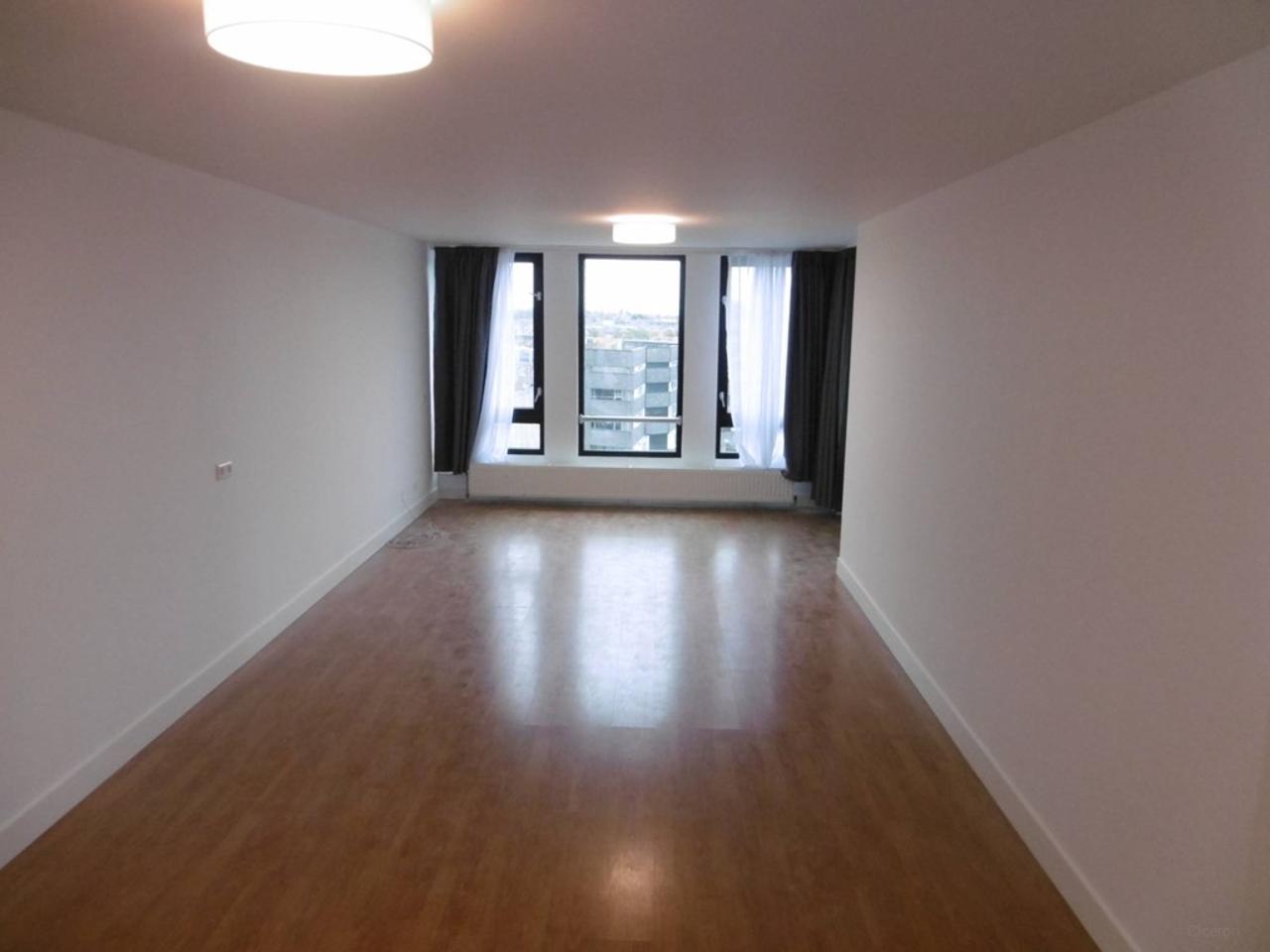 98 m² apartment with 3 bedrooms - Image 1