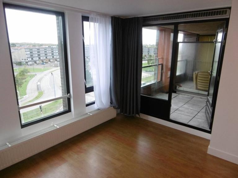 98 m² apartment with 3 bedrooms - Image 2