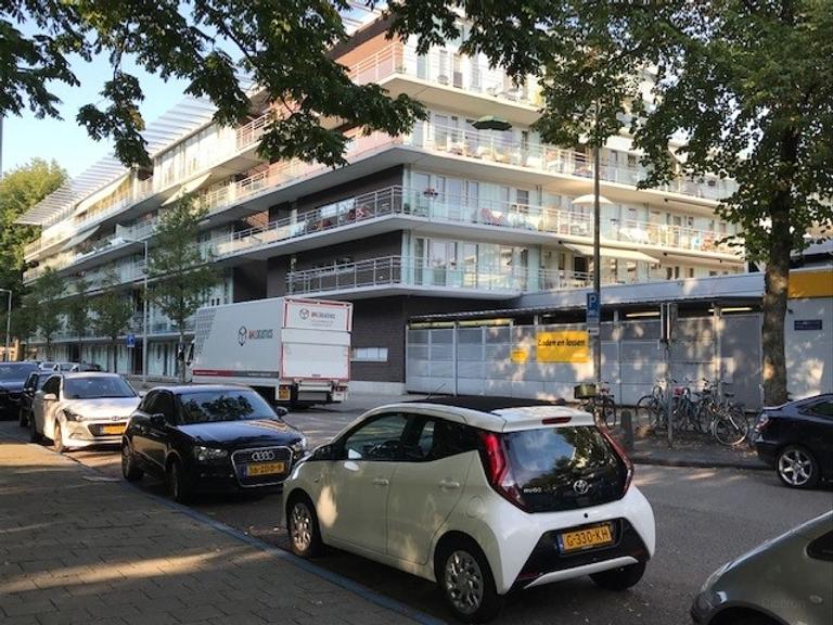 3-Bedroom Apartment with Parking - Image 2