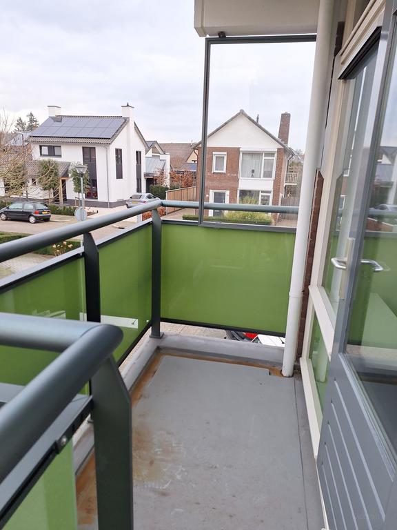 Senior apartment with east-facing balcony - Image 11