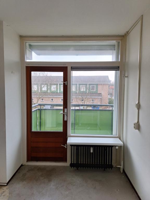 Senior apartment with east-facing balcony - Image 13