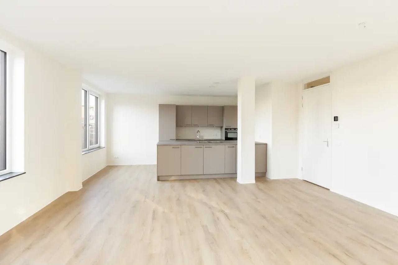 Available now: 97 m² with terrace - Image 4