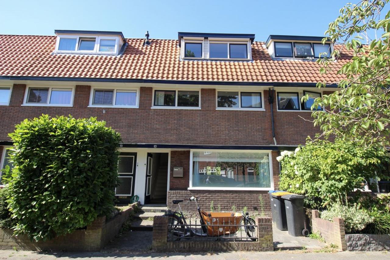 Furnished Mid-Terraced House with Garden in Hilversum - Image 1