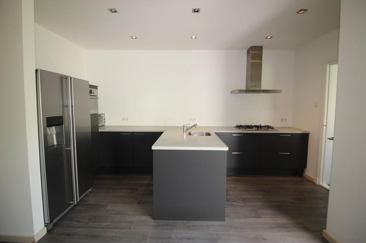 Furnished Mid-Terraced House with Garden in Hilversum - Image 5