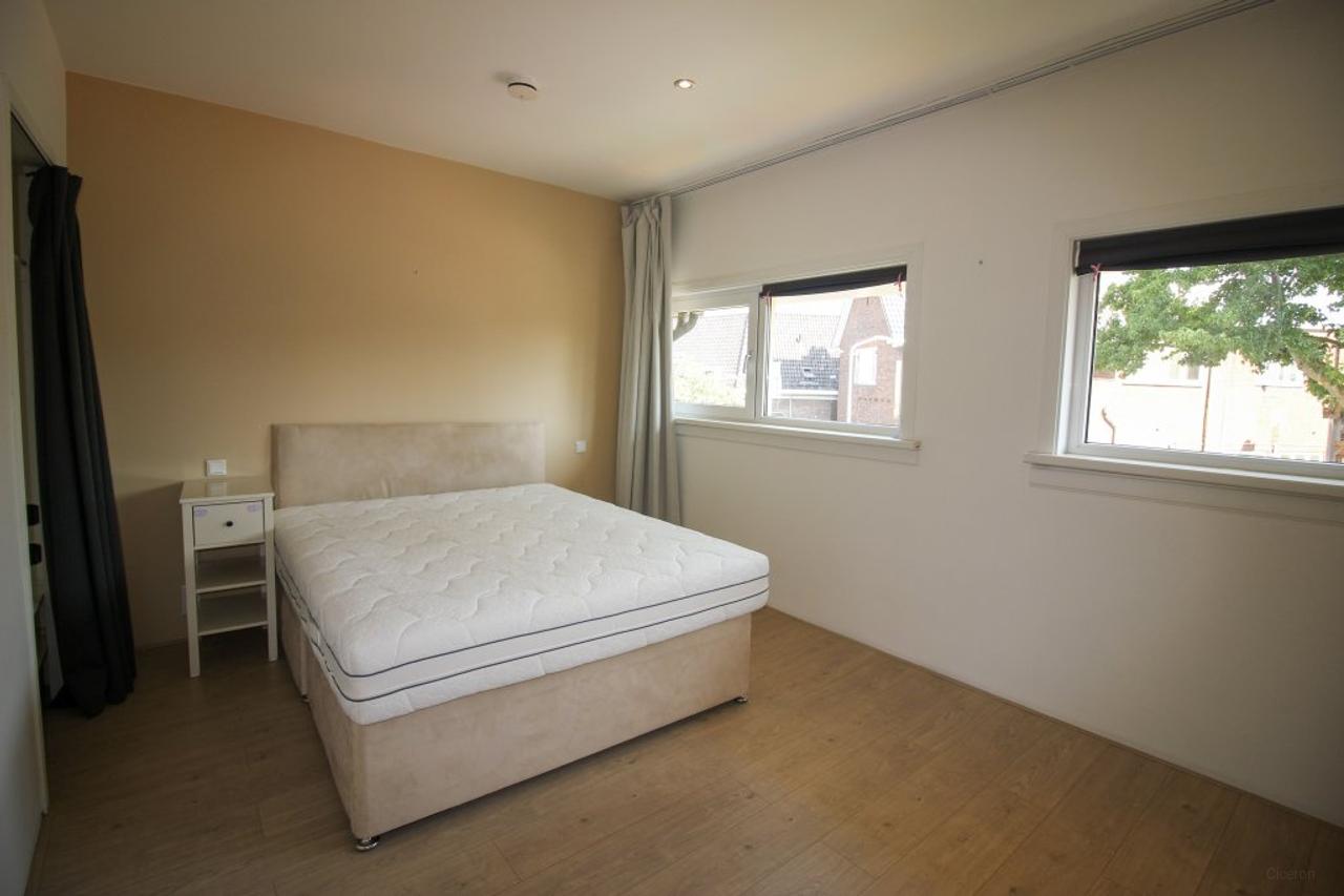 Furnished Mid-Terraced House with Garden in Hilversum - Image 7