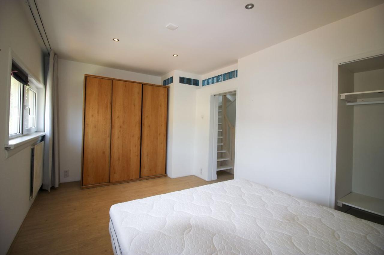 Furnished Mid-Terraced House with Garden in Hilversum - Image 9