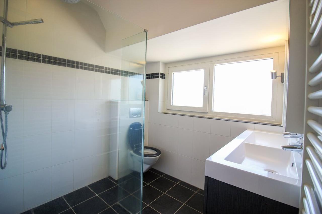 Furnished Mid-Terraced House with Garden in Hilversum - Image 12