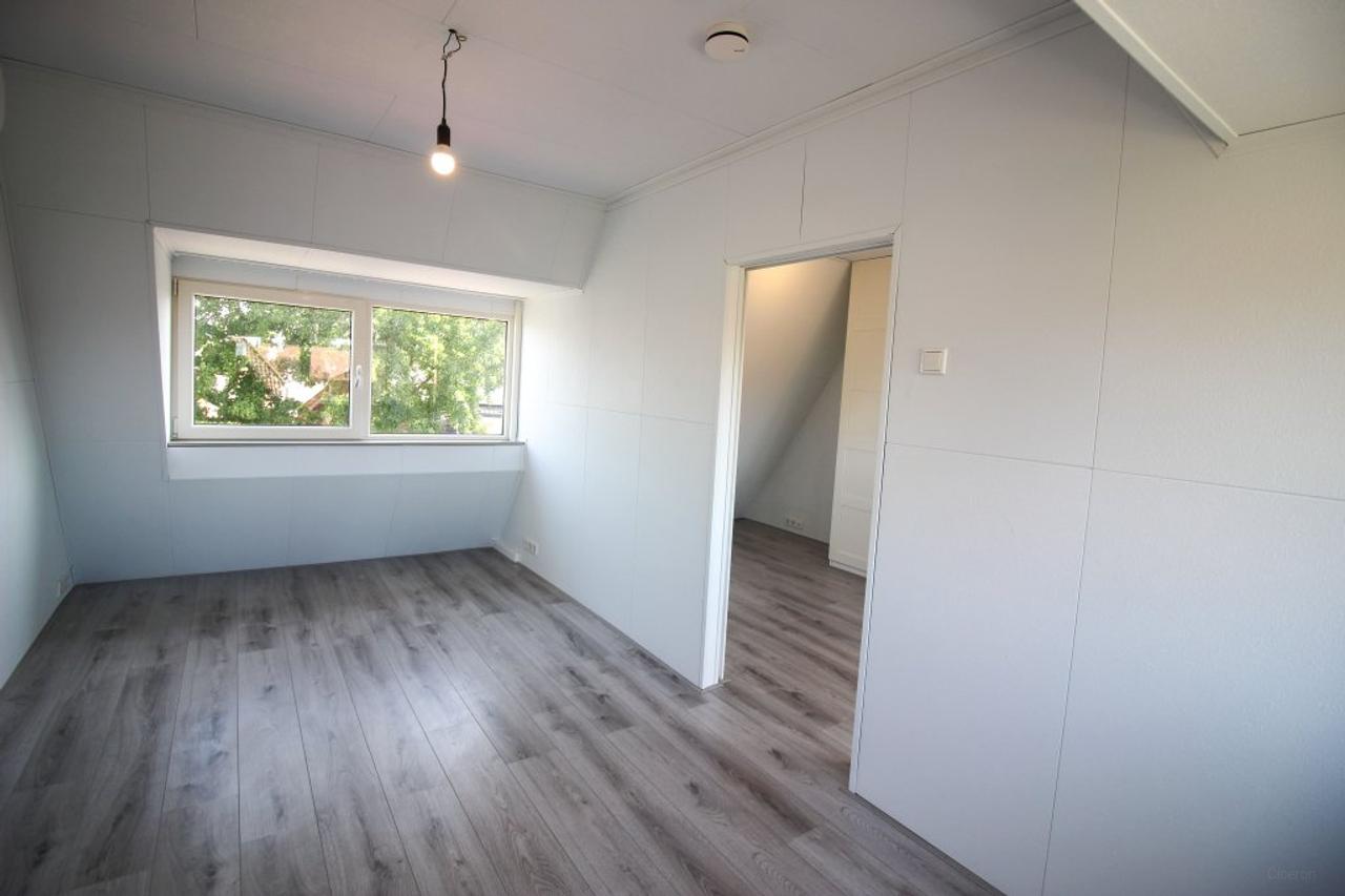 Furnished Mid-Terraced House with Garden in Hilversum - Image 16