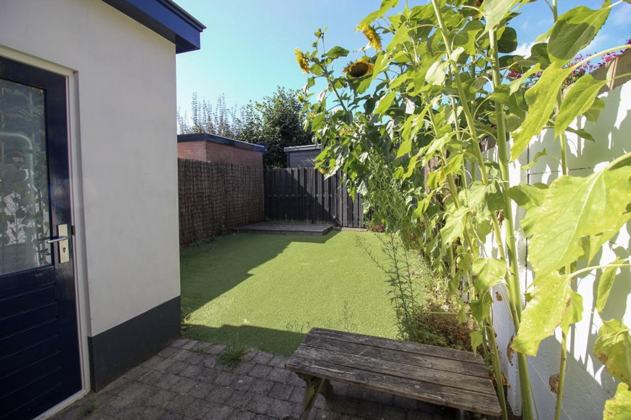 Furnished Mid-Terraced House with Garden in Hilversum - Image 18