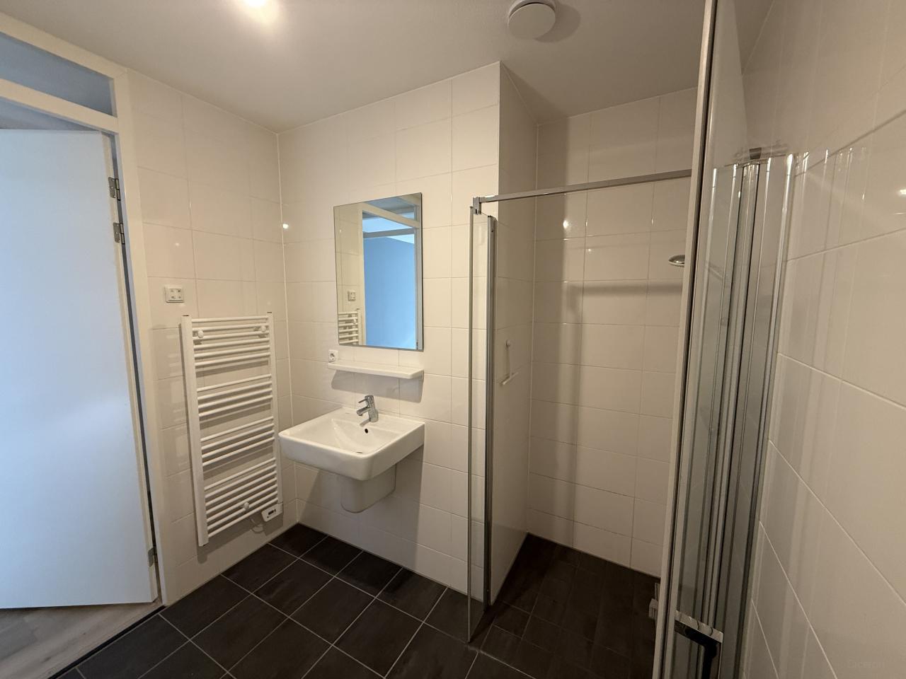 100 m² driekamerappartement met balkon - Afbeelding 3