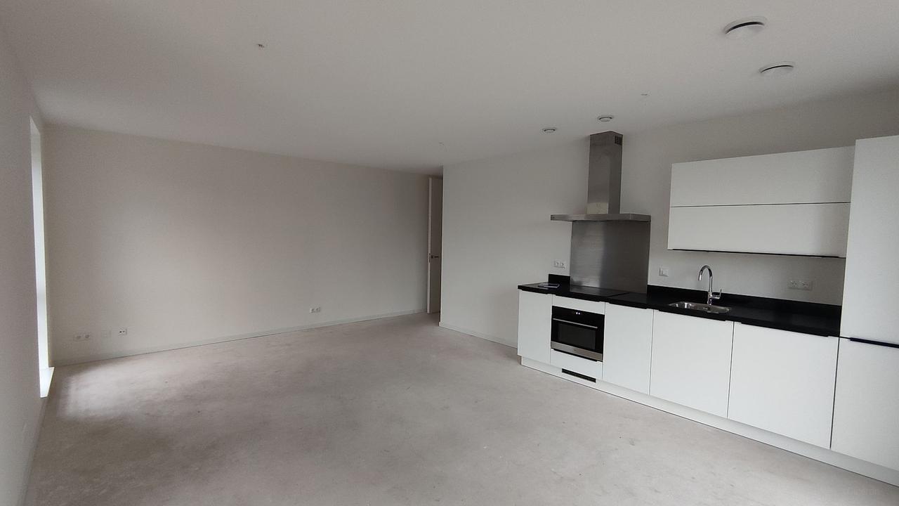 Furnished 2-bedroom apartment with terrace - Image 2