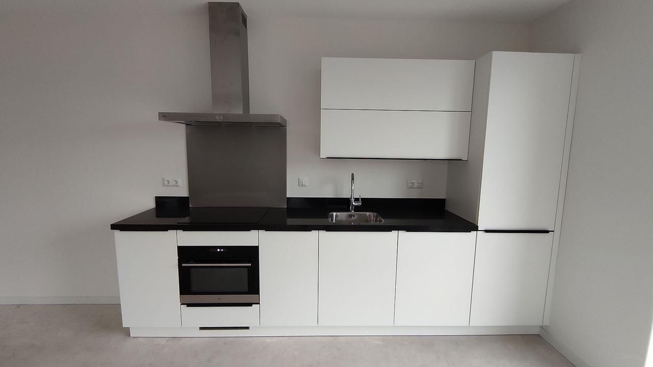 Furnished 2-bedroom apartment with terrace - Image 3