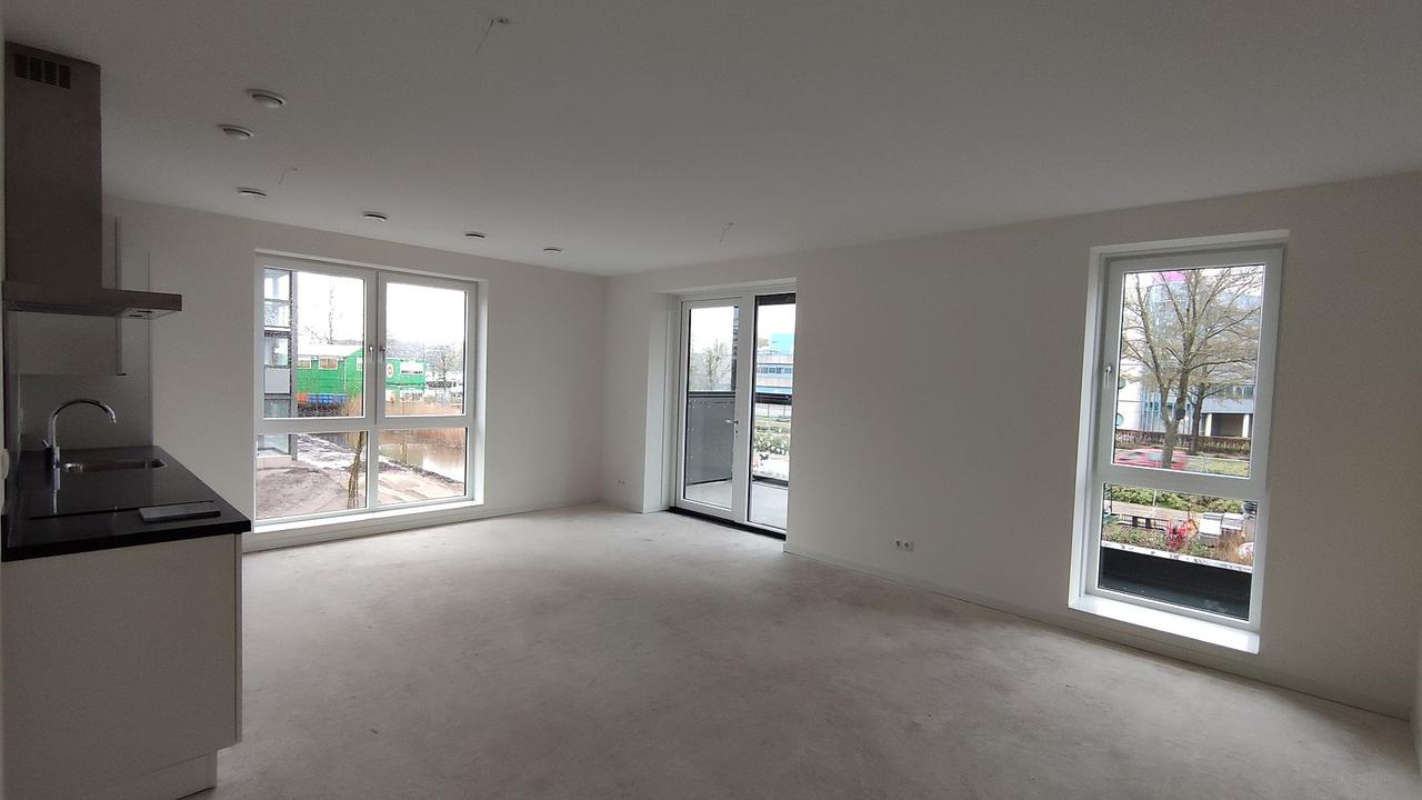 Furnished 2-bedroom apartment with terrace - Image 4