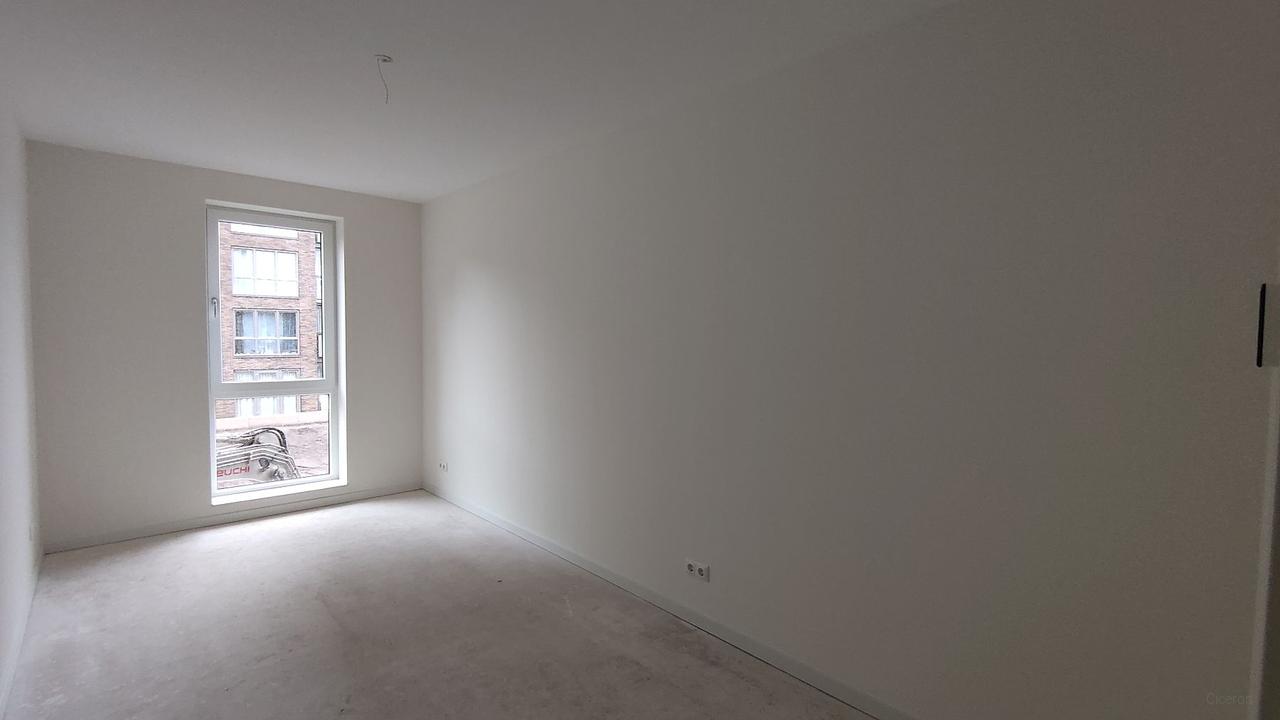 Furnished 2-bedroom apartment with terrace - Image 5