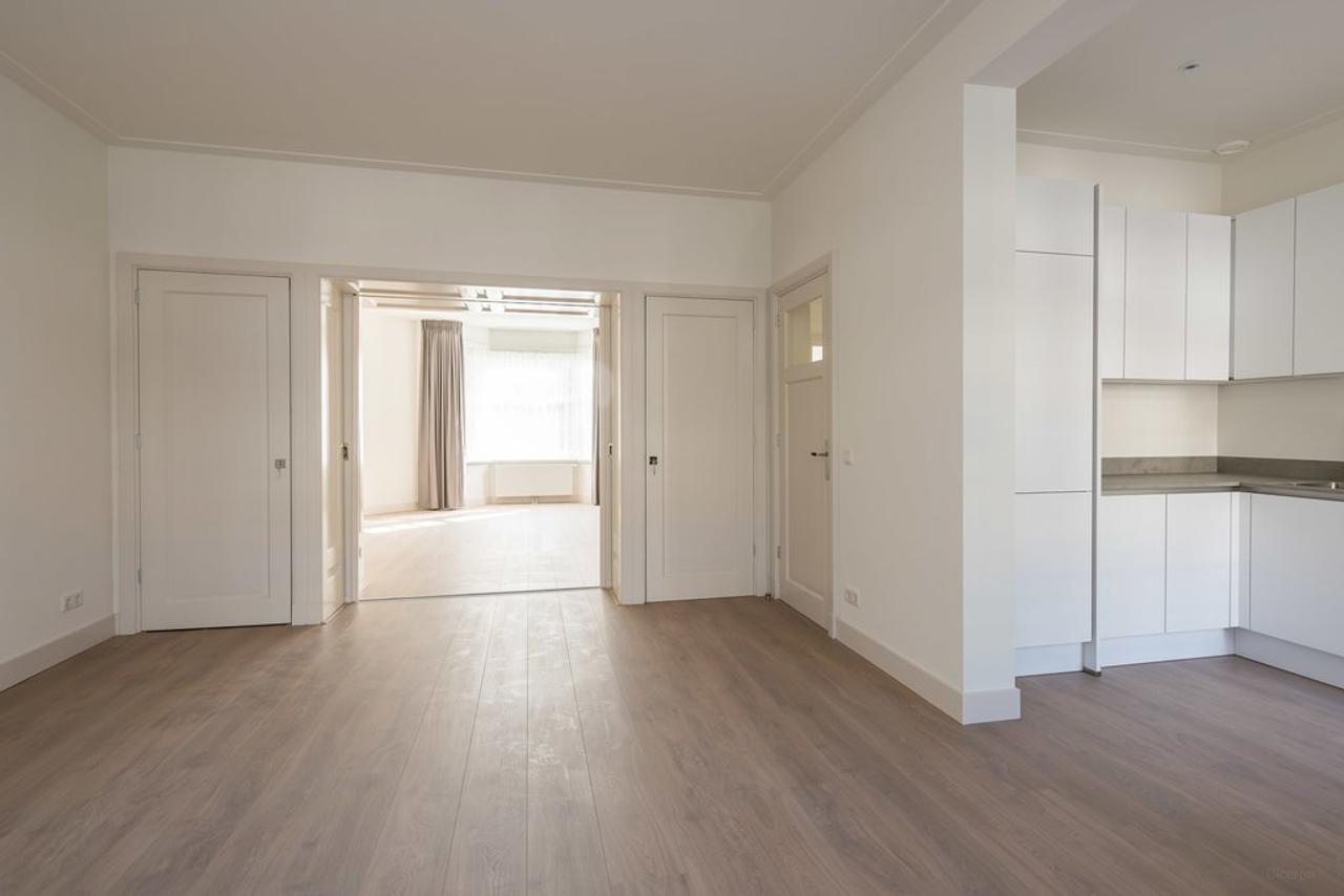 120 m² apartment with balcony in Apollobuurt - Image 3