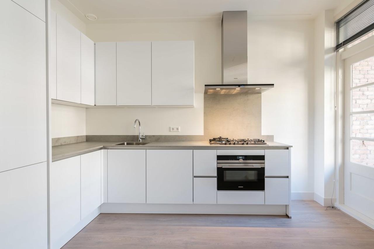 120 m² apartment with balcony in Apollobuurt - Image 4