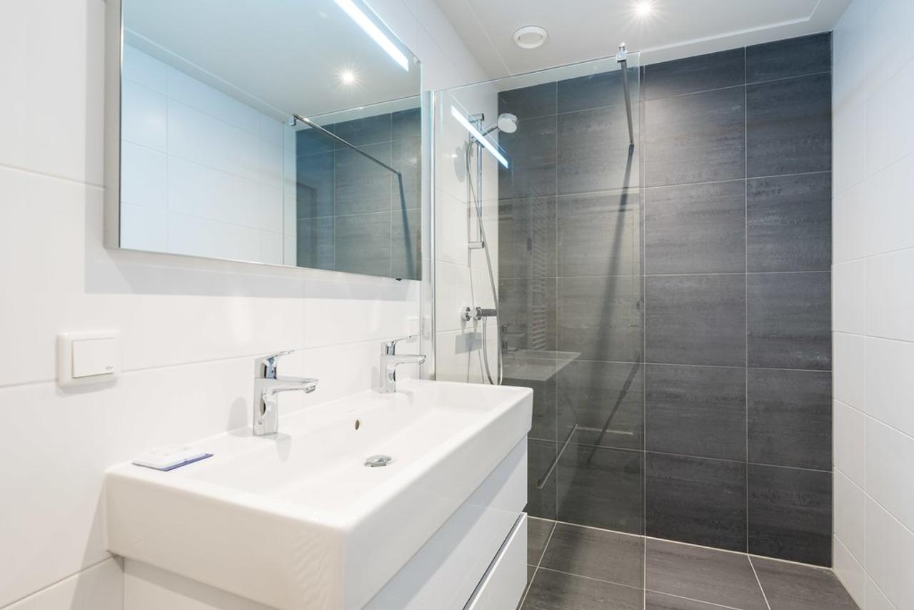 120 m² apartment with balcony in Apollobuurt - Image 6