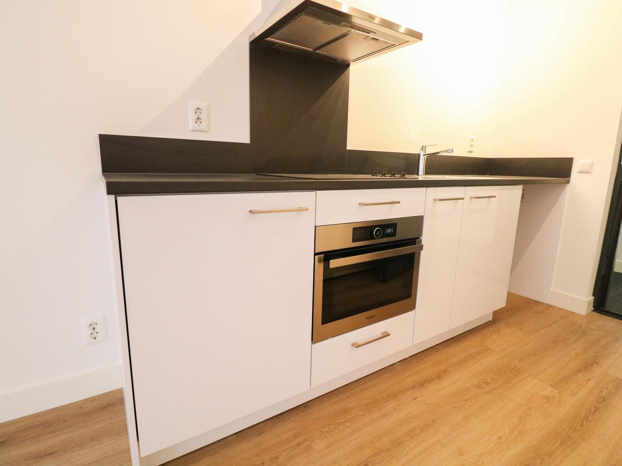 35 m² Studio with Balcony in City Centre - Image 4