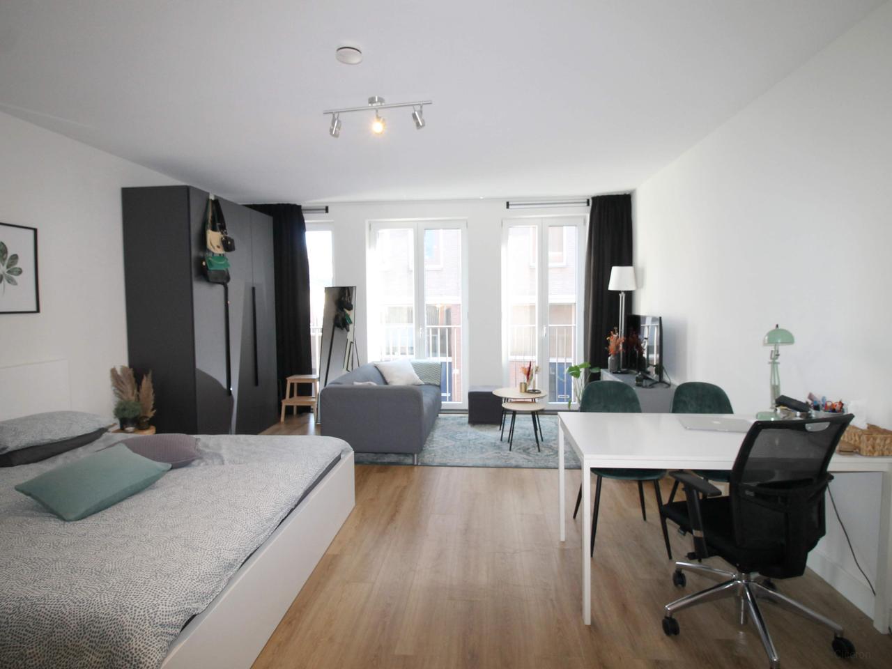 35 m² Studio with Balcony in City Centre - Image 5