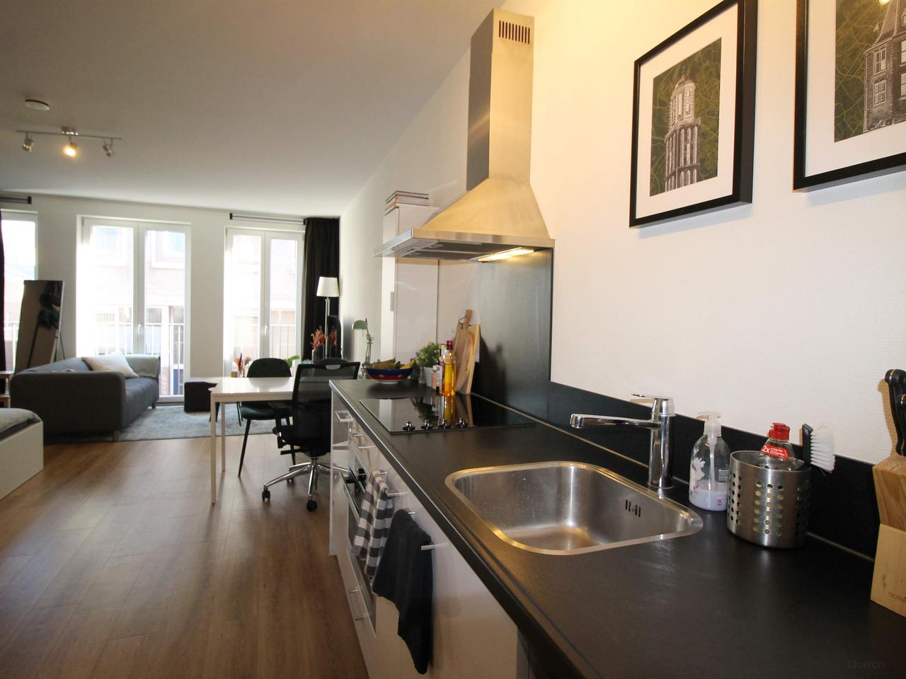 35 m² Studio with Balcony in City Centre - Image 6