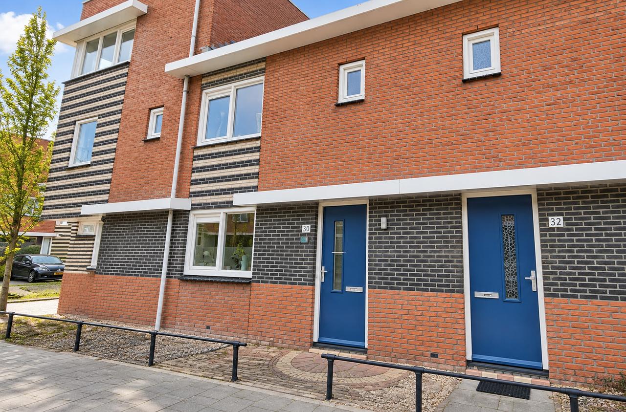 109 m² End-of-Terrace House with Garden - Image 1