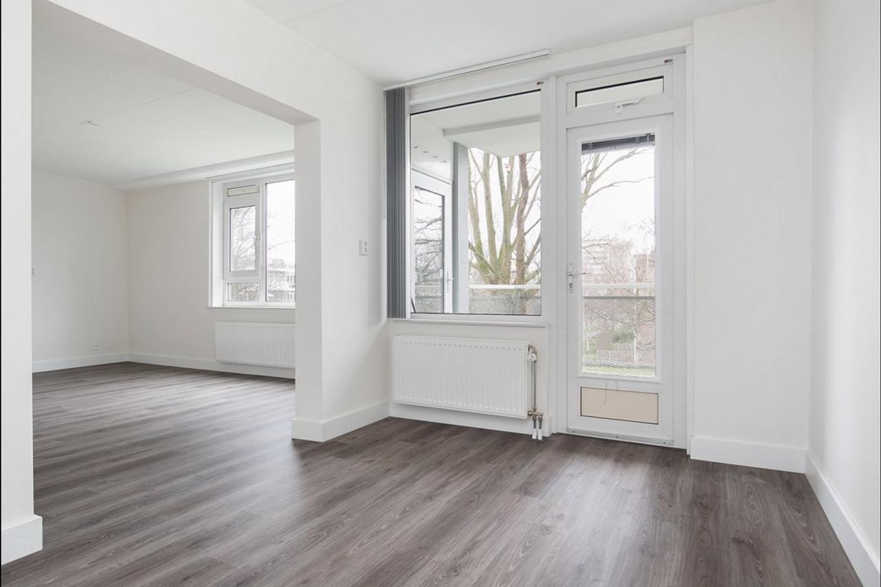 2-Bedroom Corner Apartment on the Zuidas - Image 2