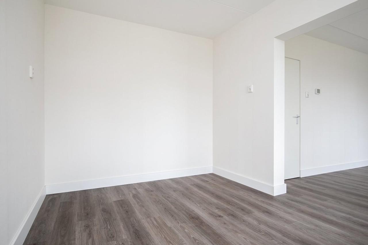 2-Bedroom Corner Apartment on the Zuidas - Image 3