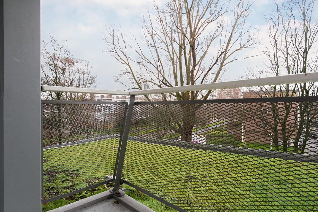 2-Bedroom Corner Apartment on the Zuidas - Image 14