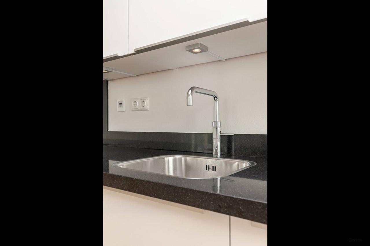 Zuidbalkon op de 8e verdieping - Afbeelding 5