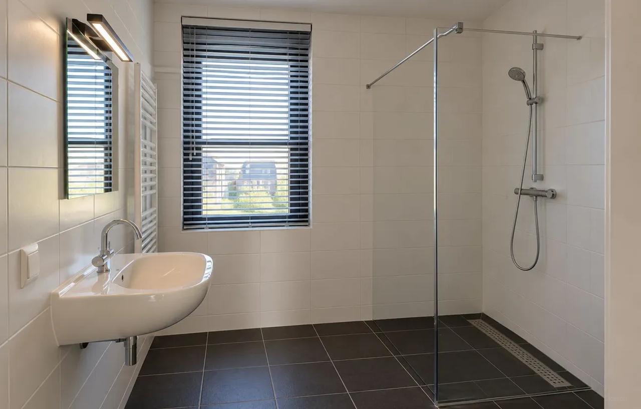 A+++ Rental Home with 4 Bedrooms in Dordrecht - Image 6