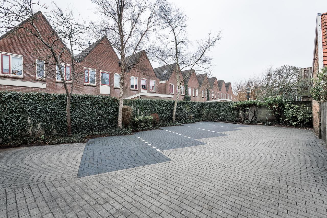 Waterside Apartment with Parking - Image 2