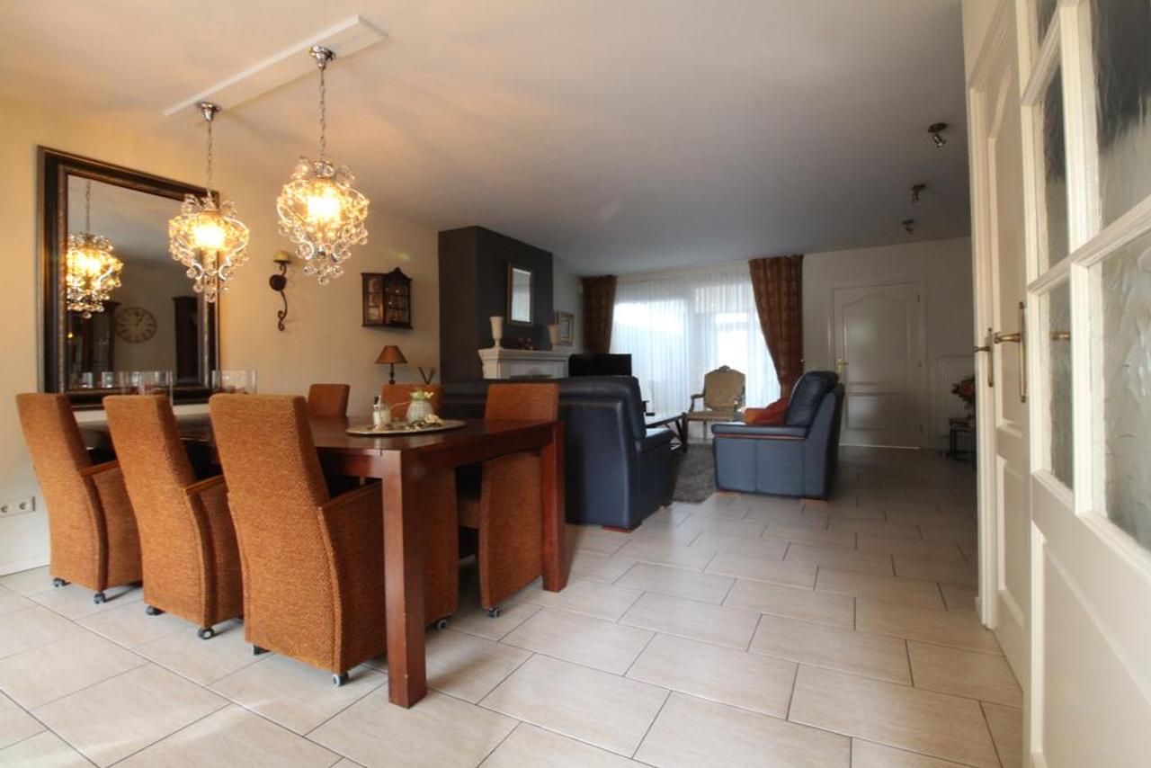 Grote hoekwoning met serre in Acht - Afbeelding 4