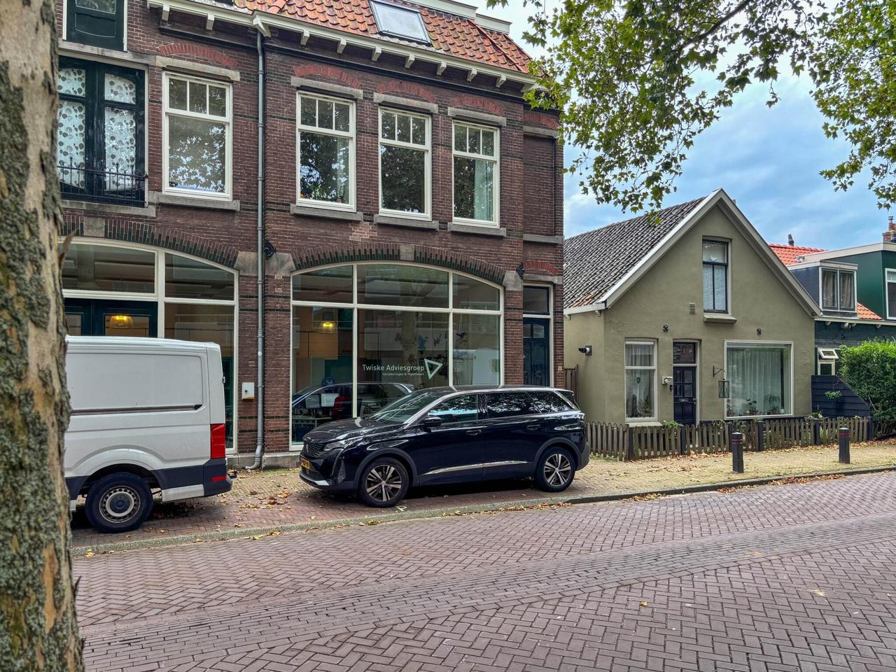 Gemeubileerd 3-kamerappartement met balkon - Afbeelding 1