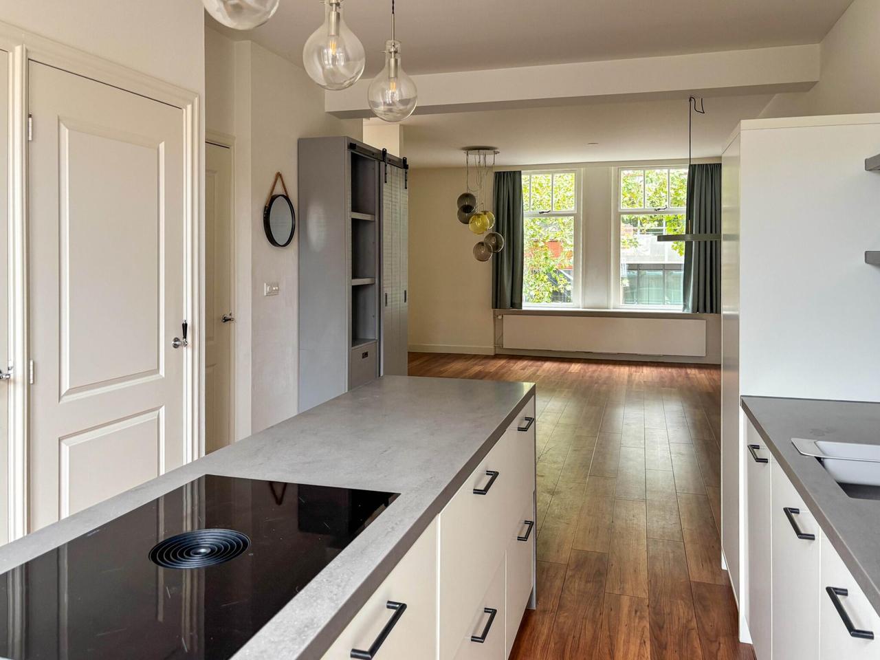 Gemeubileerd 3-kamerappartement met balkon - Afbeelding 2
