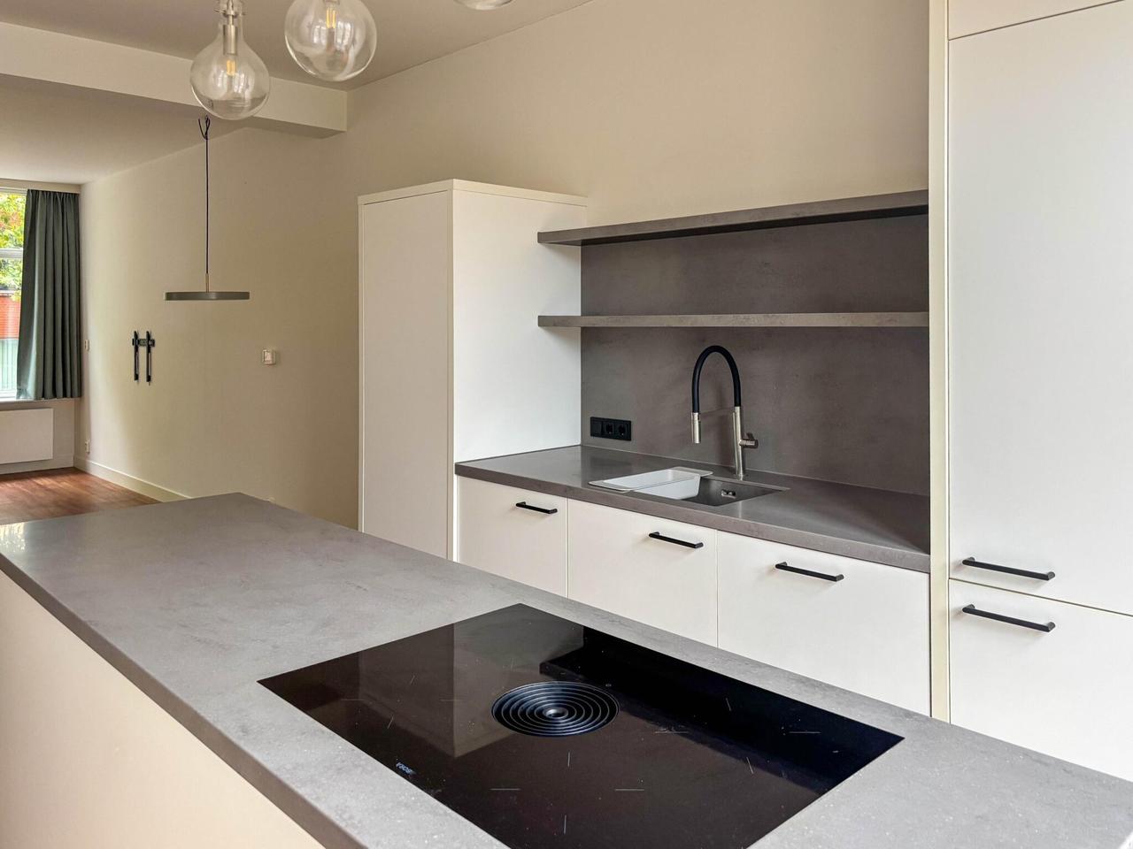 Gemeubileerd 3-kamerappartement met balkon - Afbeelding 3