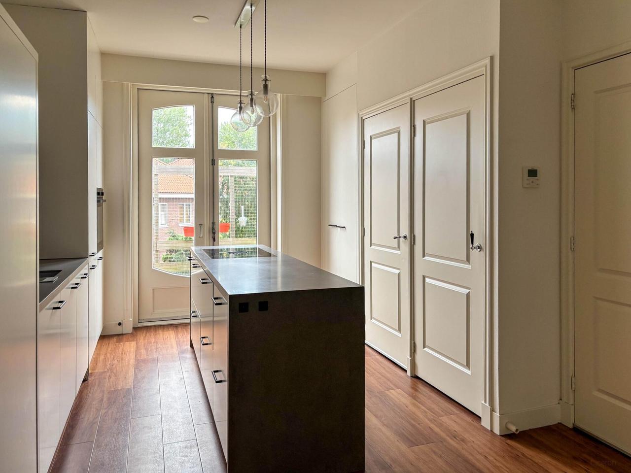 Gemeubileerd 3-kamerappartement met balkon - Afbeelding 8