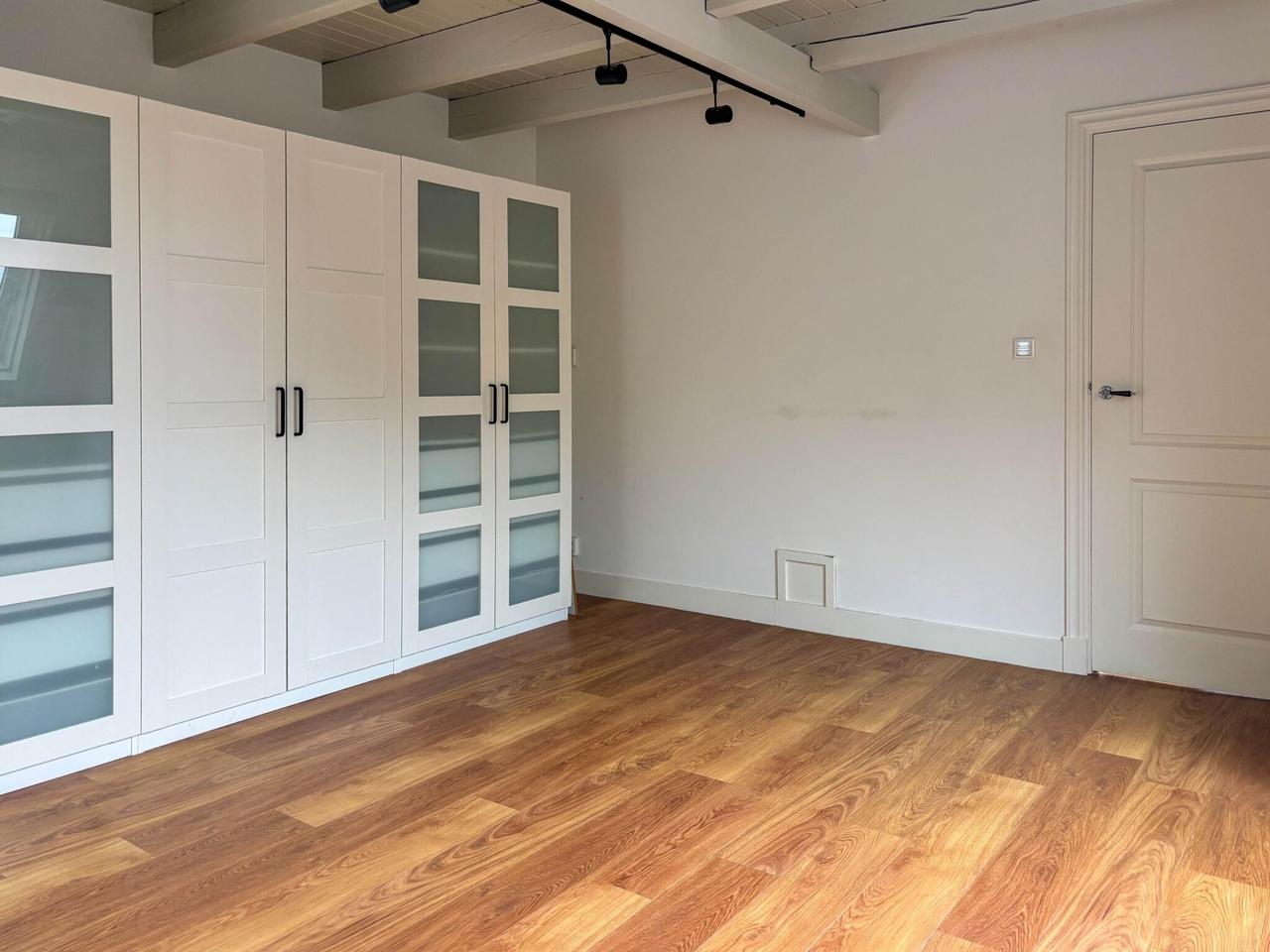 Gemeubileerd 3-kamerappartement met balkon - Afbeelding 12