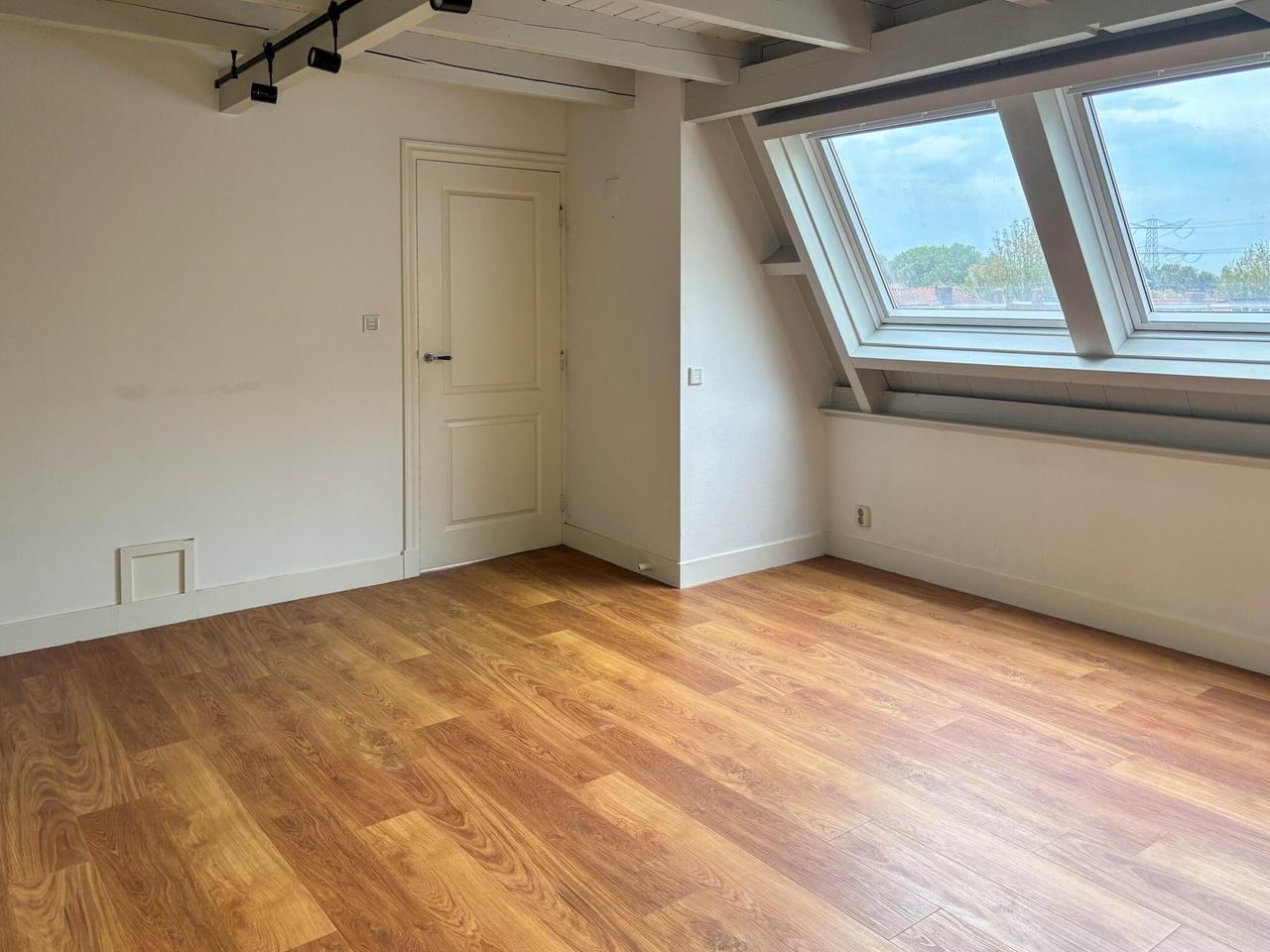 Gemeubileerd 3-kamerappartement met balkon - Afbeelding 13