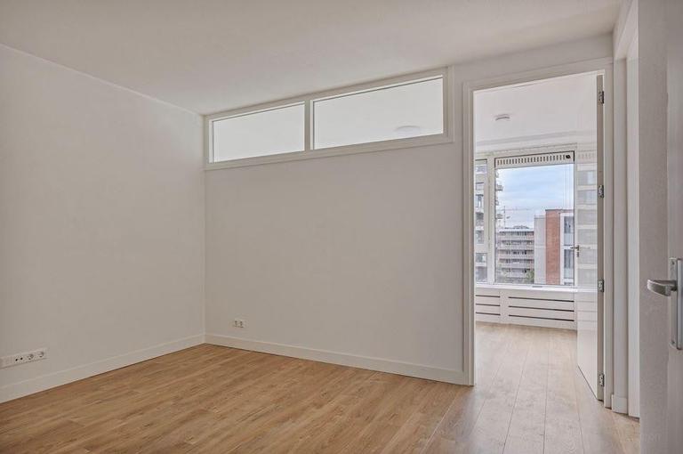 4-Bedroom Apartment with Balcony - Image 9