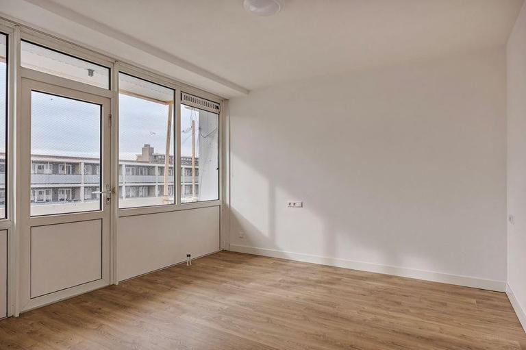4-Bedroom Apartment with Balcony - Image 10