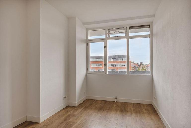 4-Bedroom Apartment with Balcony - Image 12