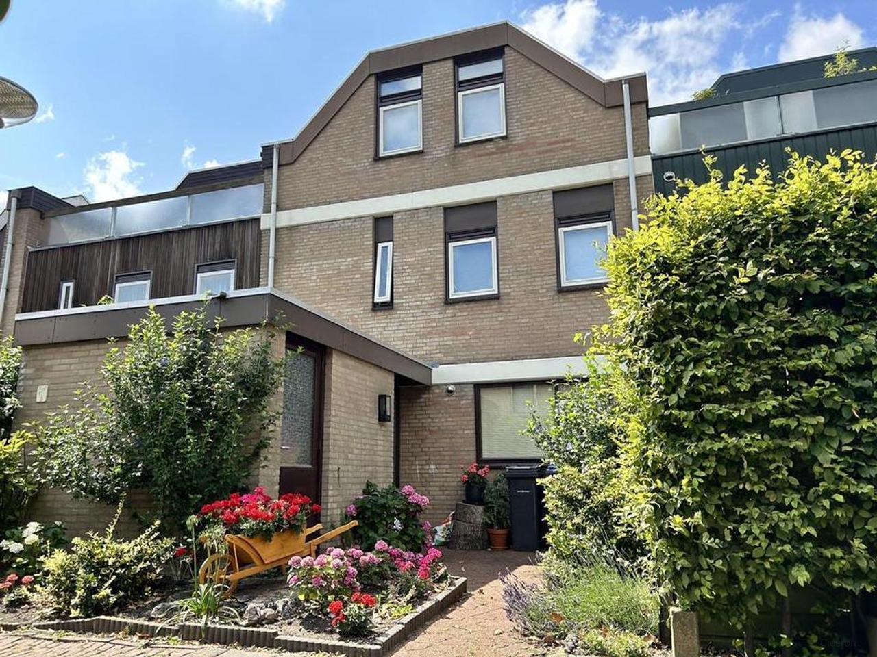 Gemeubileerde gezinswoning met patio - Afbeelding 1